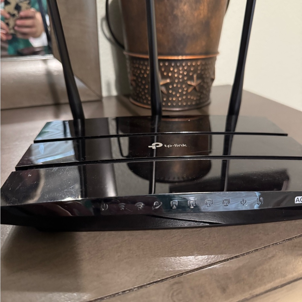 TP-Link Black Wireless Router - Picture 2 of 3